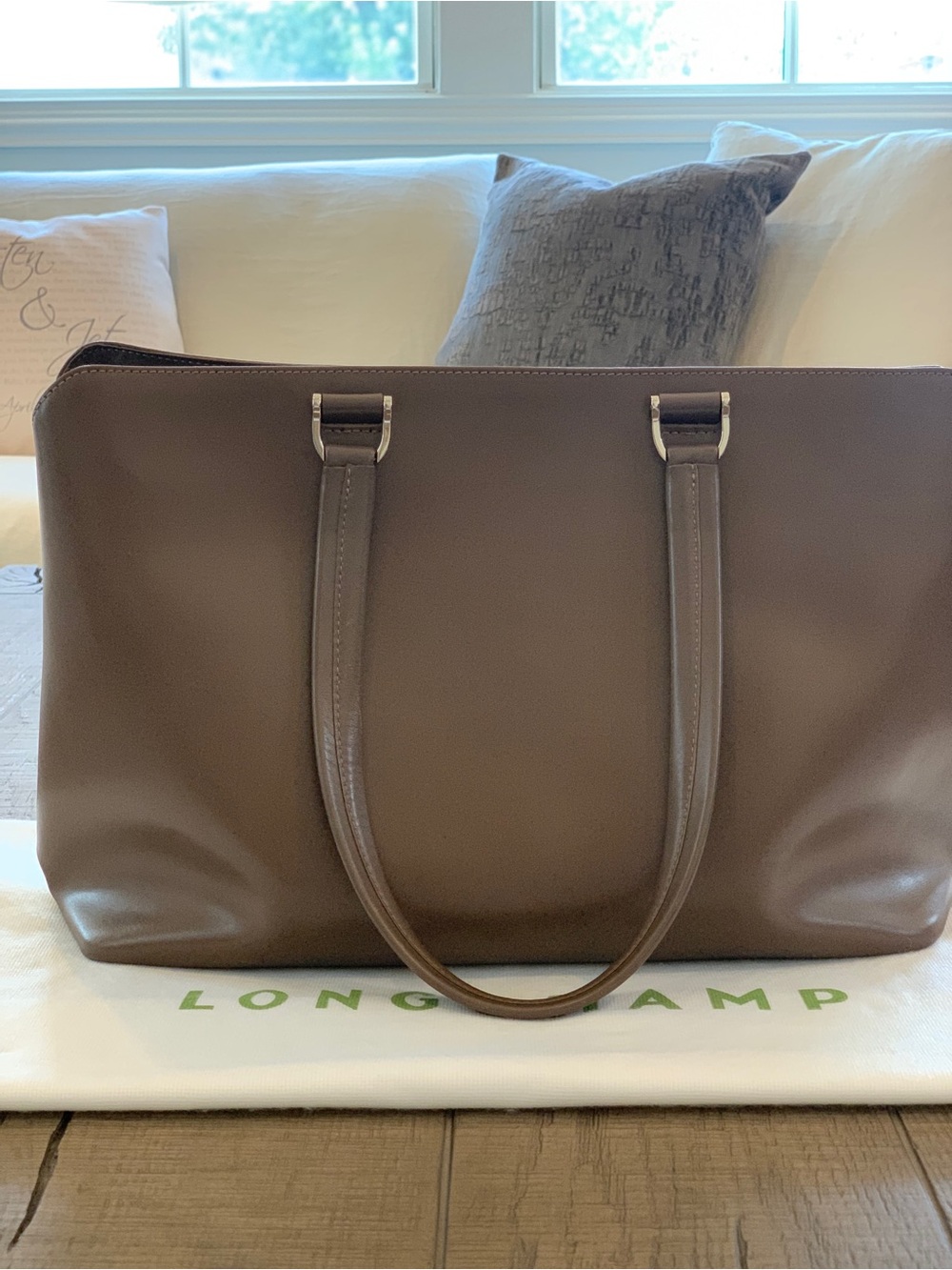 Longchamp Paris Leather Zip Tote Medium Taupe (015) Bag w/ Dust Bag EUC - Picture 3 of 10